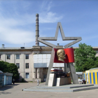 Памятник «Слава Труду», ул. Фрунзе, 109 (Луганск)
