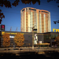 Торговый центр «ГУМ», ул. Советская, 77 (Луганск)