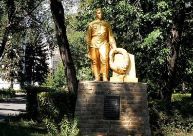 Красный Луч, Памятник Ромащуку П.С.