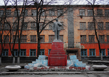 Алчевск памятник Ленину бывшее ПТУ №40