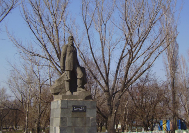 Лутугино, Памятник Лутугин Л.И., Современные
