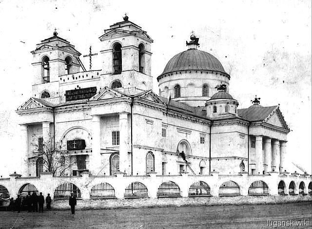 Успенская церковь, уничтоженная в 1938 году. Находилась на месте успенского дк, рапсобии, библиотеки.