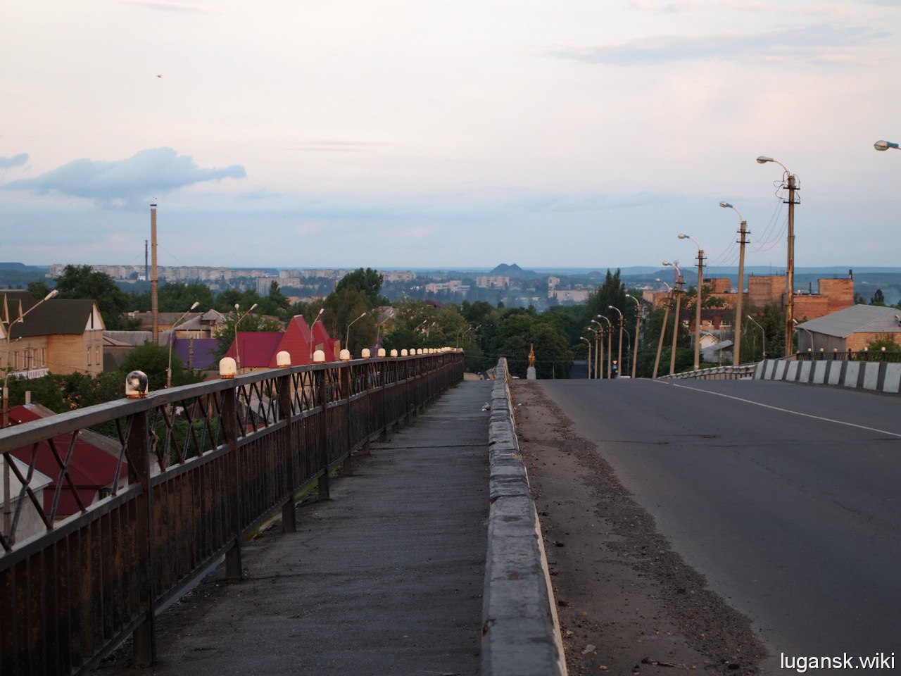 Вид с путепровода на квартала
