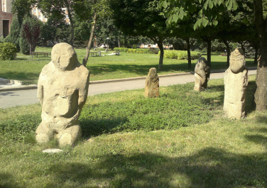 Парк-музей каменных баб, ул. Оборонная, 2 (Луганск)