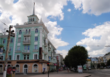 Дома со шпилем, ул. Советская, 64 и 66 (Луганск)