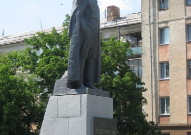 Памятник Феликсу Дзержинскому  (Луганск)