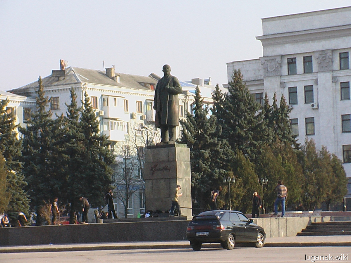 Памятник Ленину в Луганске