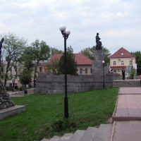 Памятник Владимиру Ленину (на площади Революции)  (Луганск)