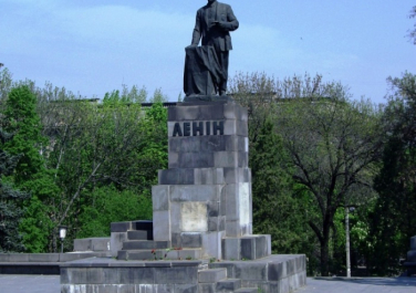 Памятник Владимиру Ленину (на площади Революции)  (Луганск)