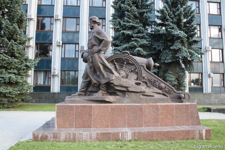 Памятник Литейщику