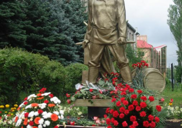Памятник «За державу» (памятник Павлу Луспекаеву) 