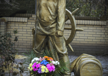 Памятник «За державу» (памятник Павлу Луспекаеву) , ул. Оборонная, 34а (Луганск)