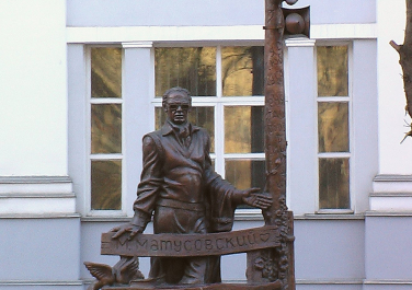 Памятник Матусовскому М.Л., Красная площадь, 7 (Луганск)