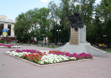 Братская могила Офицеров Советской Армии (Луганск)