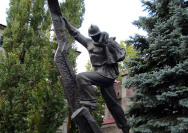 Памятник героям-пожарным (Луганск)