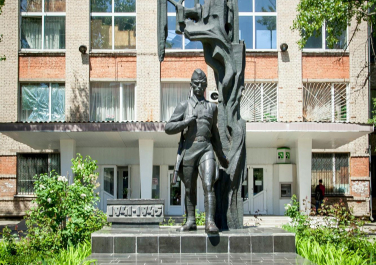 Памятник студентам и преподавателям ВНУ, погибшим в годы Второй мировой войны