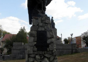 Памятник на могиле Яковенко  (Луганск)
