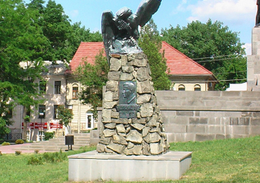 Памятник на могиле Яковенко 