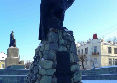 Памятник на могиле Яковенко  (Луганск)