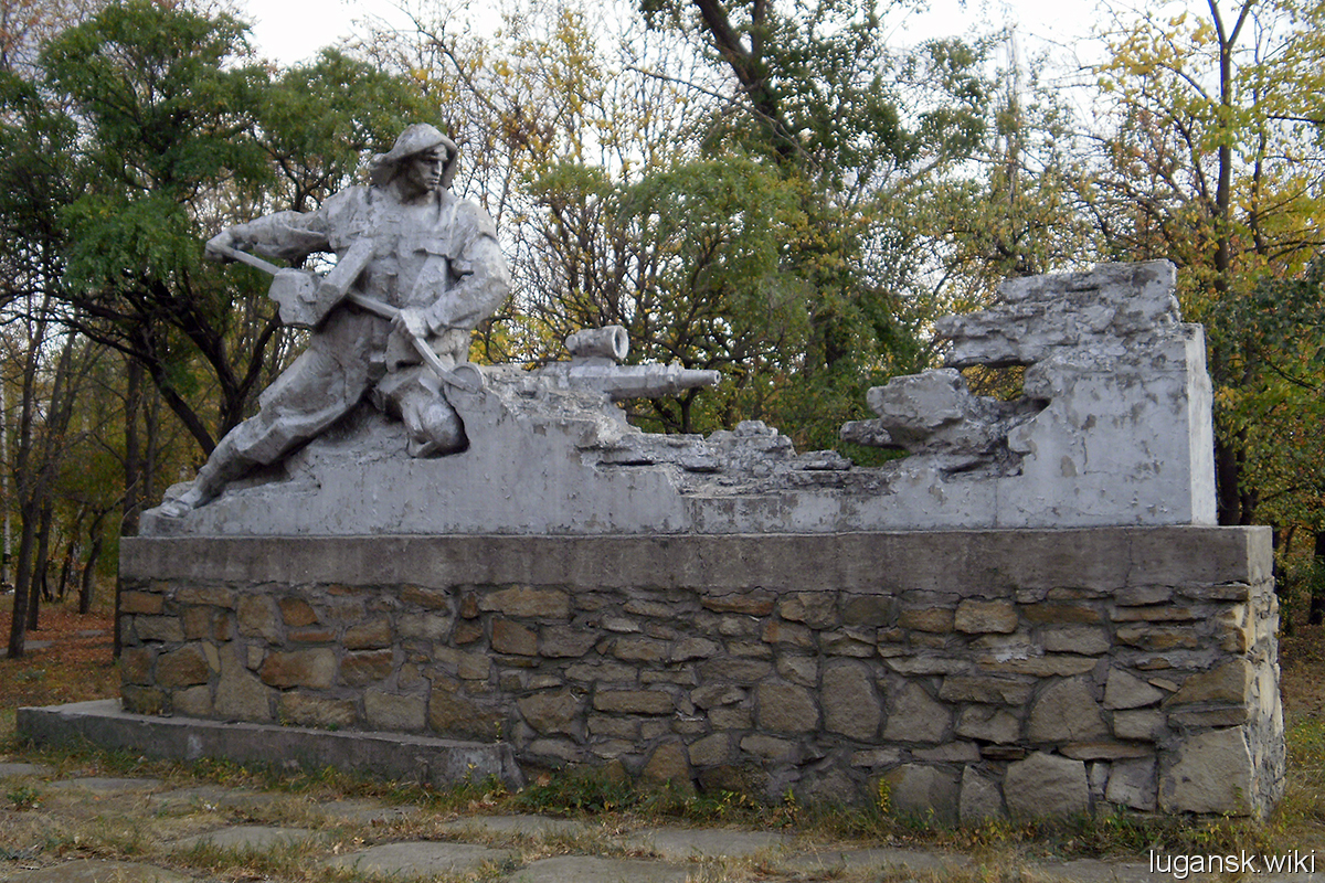 Памятник шахтерам-гидромониторщикам