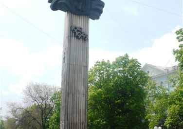 Памятник Героям ВОВ (Пилон Славы) (Луганск)