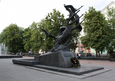 Могила неизвестного солдата (памятник Журавли) (Луганск)