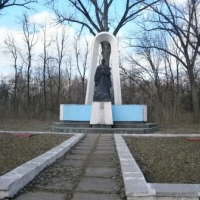 Братская могила советских воинов, погибших в боях за Луганск (Луганск)