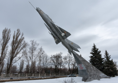 Памятник выпускникам авиаучилища им. Пролетариата Донбасса (Луганск)