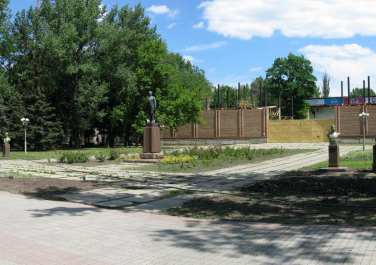 Памятник гимназисту Ульянову и молодогвардейцам (Луганск)