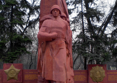 Памятник 569 Ворошиловградскому армейскому минометному полку  (Луганск)