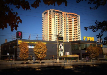 Торговый центр «ГУМ», ул. Советская, 77 (Луганск)