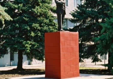 Памятник Владимиру Ленину (у 1-й проходной завода им. ОР)