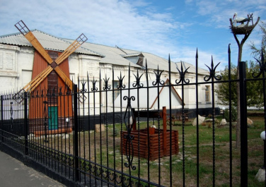 Старобельск, уголок старины в парке