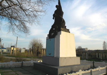Рубежное, памятник бойцам погибшим в ВОВ