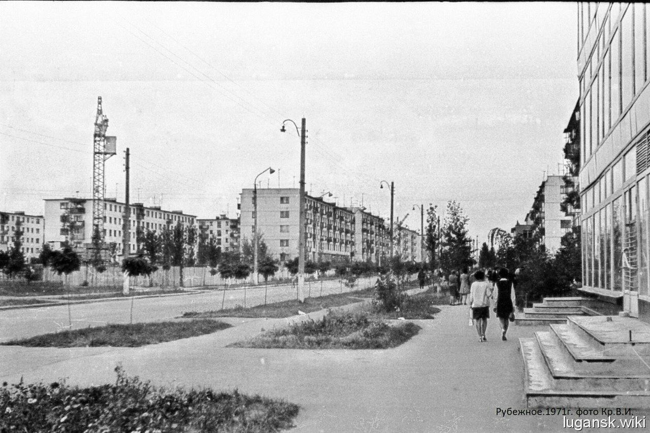 ул.Менделеева, начало строительства школы № 8. Слева сейчас АТБ.