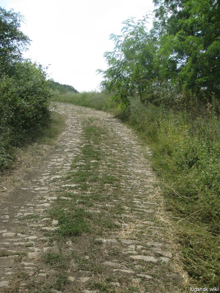 Дорога построена в начале ХVIII века харьковским паном.Дубовка.