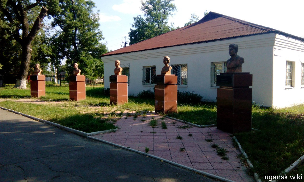 Памятник Малодогвардейцам