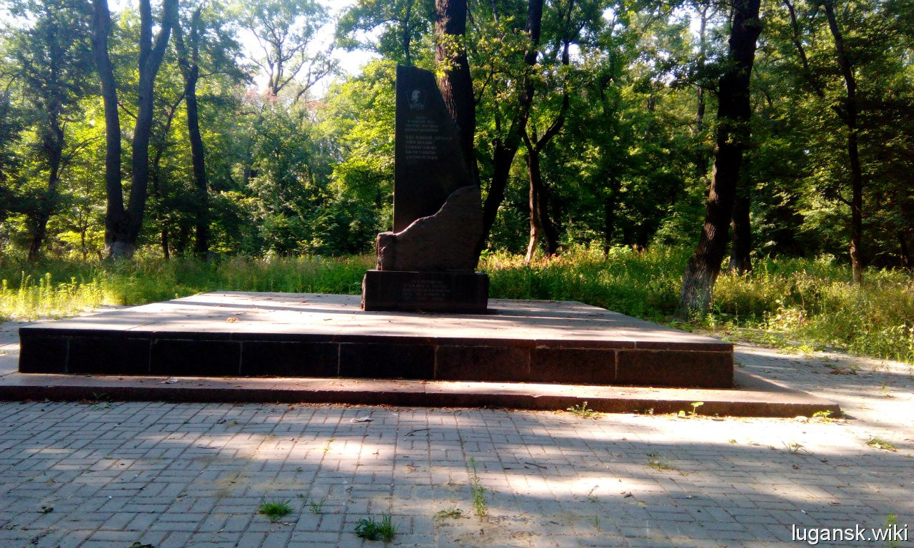 Памятники Ровенек