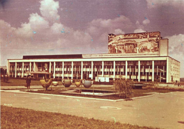 ДК им. Ильича (ДК Металлургов). Построен в 1972 г.