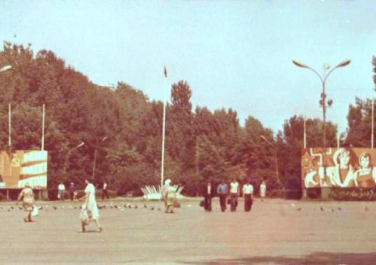 Пл. Ленина, вид на скверик пр. Ленина (между ул. Горького и Московской)