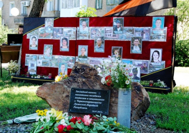 Закладной камень памятника погибшим жителям и защитникам Червонопартизанска, Современные, Цветные, Достопримечательности