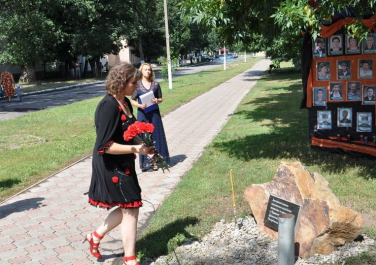 Закладной камень памятника погибшим жителям и защитникам Червонопартизанска