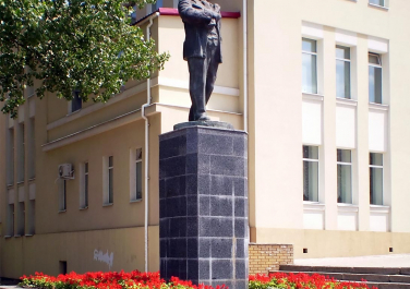 Дворец культуры им. В.И. Ленина, площадь Рози Люксембург, д.2a (Луганск)