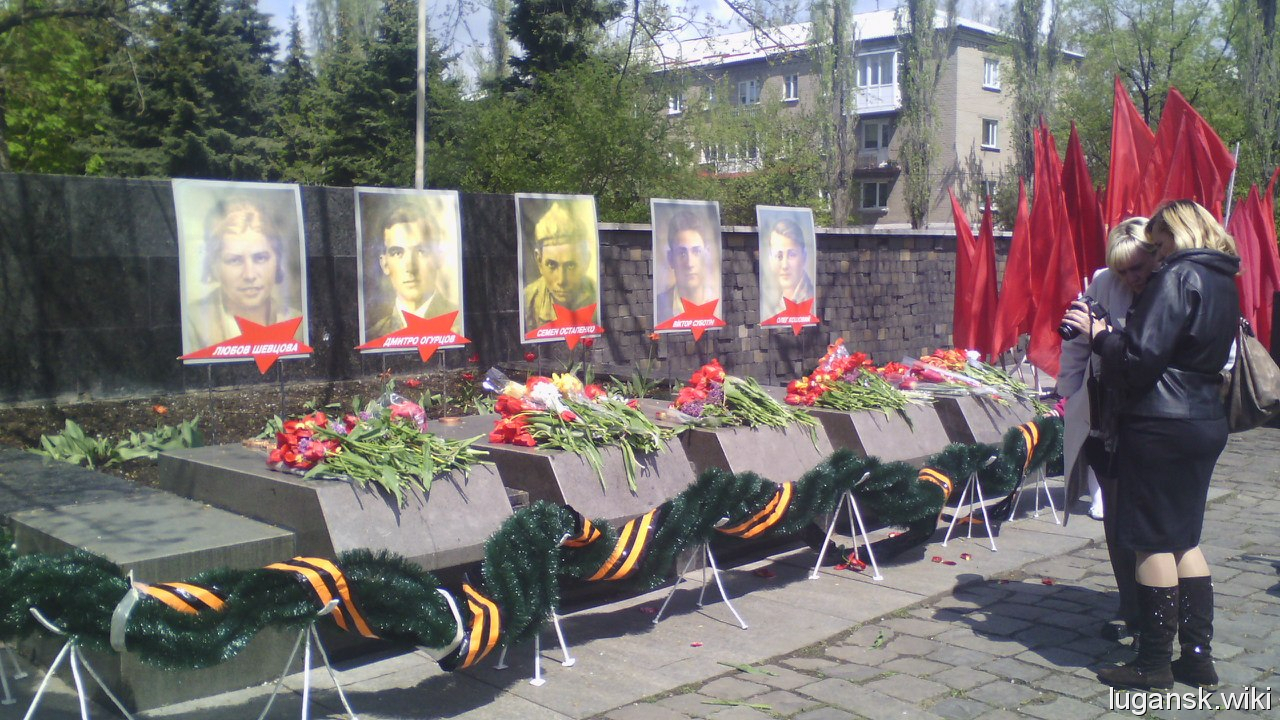 Памятники Ровенек