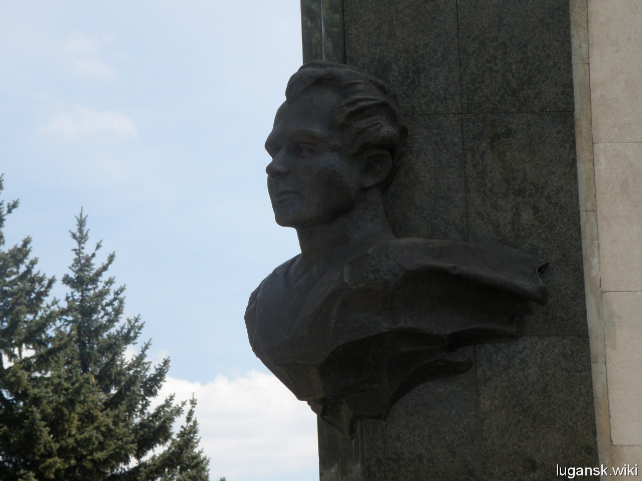 Памятники Ровенек