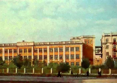 Педагогическое училище, позже школа №6 на пл. Ленина. Здание не сохранилось, История, Цветные