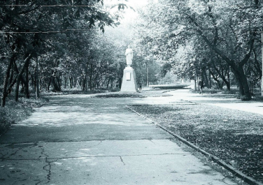 Памятник в сквере ВЛКСМ, снесён, История, Черно-белые, Лето, Достопримечательности